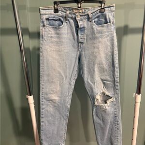 Levi’s Wedgie Straight light wash Distressed Women’s Jeans size 31